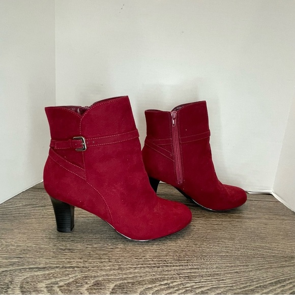 Andrea Grace Women's deep red suede Ankle Boots. Size 8. Pre-owned. Bootie’s. - Picture 1 of 6